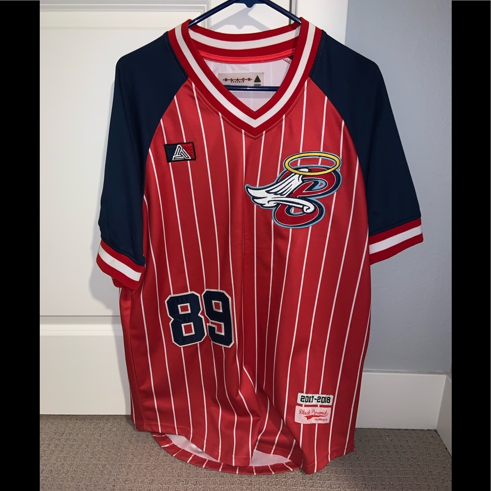 Black pyramid jersey